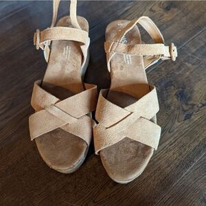 Toms Creme Strapped Platform Sandals Sz. 8